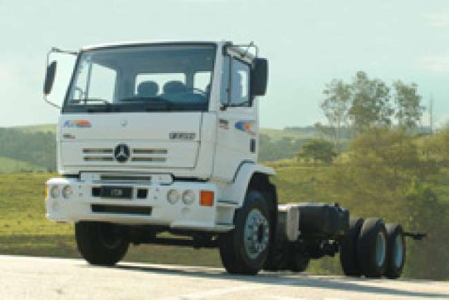 Novos caminhões pesados Mercedes-Benz