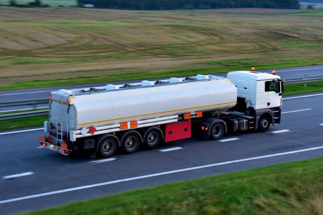 Transporte rodoviário em crise: Caminhoneiros buscam valorização da atividade