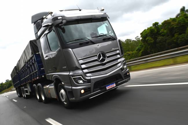 Mercedes-Benz destaca Actros Evolution y Nuevo Accelo en la Fenatran 2024