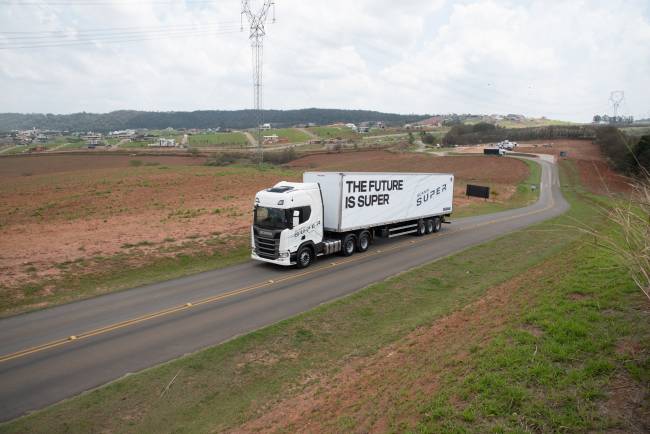 Scania projeta estabilidade no mercado de caminhões em 2025