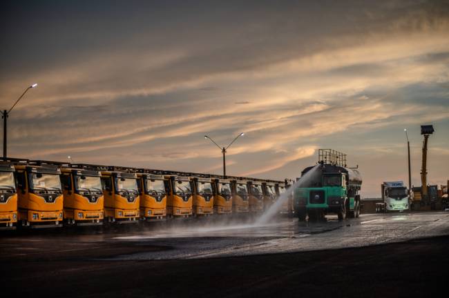 XCMG lança no Brasil o primeiro caminhão pipa 100% elétrico