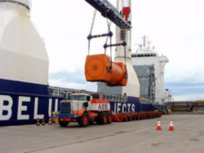 Porto do Rio Grande repõe guindaste