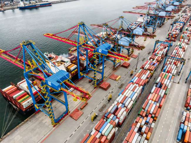 Santos Brasil adquire novos portêineres e empilhadeiras para o Tecon Santos