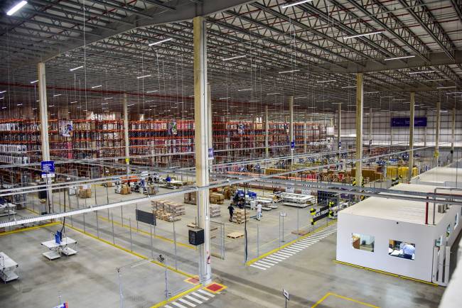 Descubra como funciona as operações logísticas da FedEx para atender o aumento das demandas de fim de ano