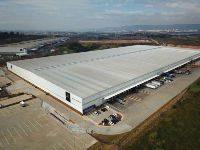 Mercedes-Benz inicia operações de sua nova central de peças de caminhões e ônibus em Itupeva