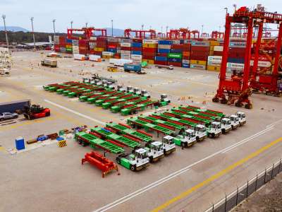 Porto Itapoá adquire maior frota de caminhões elétricos do Brasil