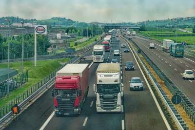 PRF impõe restrições a veículos pesados em rodovias federais durante feriados