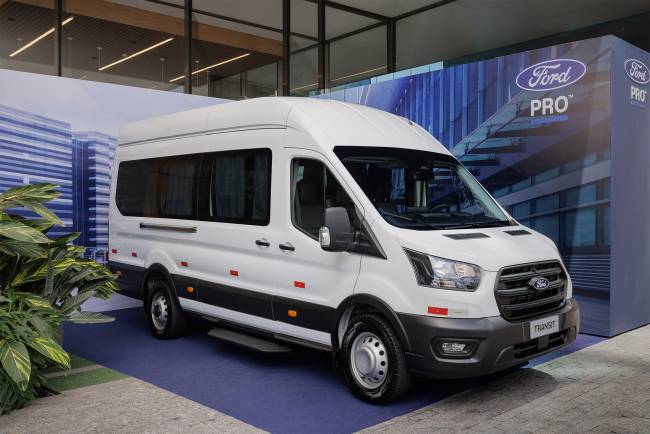 Ford lança Nova Transit 2026 com mais versões, equipamentos e garantia estendida