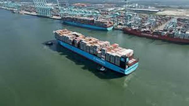 Maersk anuncia retomada gradual da rota do Mar Vermelho e do Canal de Suez no serviço MECL